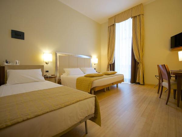 Best Western Crystal Palace Hotel : photo 3 de la chambre chambre triple standard avec lit queen-size et lit simple