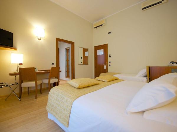 Best Western Crystal Palace Hotel : photo 9 de la chambre chambre triple standard avec lit queen-size et lit simple