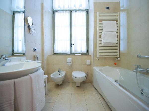 Best Western Crystal Palace Hotel : photo 5 de la chambre chambre triple standard avec lit queen-size et lit simple