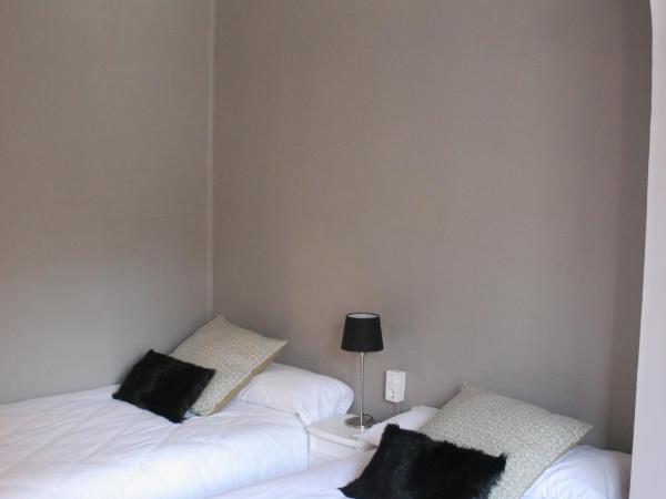 7 Moons Bed & Breakfast : photo 2 de la chambre chambre lits jumeaux avec salle de bains commune