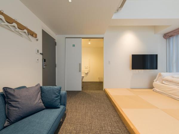 Imu Hotel Kyoto : photo 1 de la chambre chambre de style japonais avec canapé