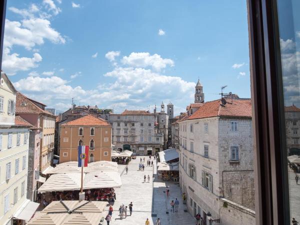Central Square Heritage Hotel : photo 1 de la chambre chambre lit king-size deluxe - vue sur ville