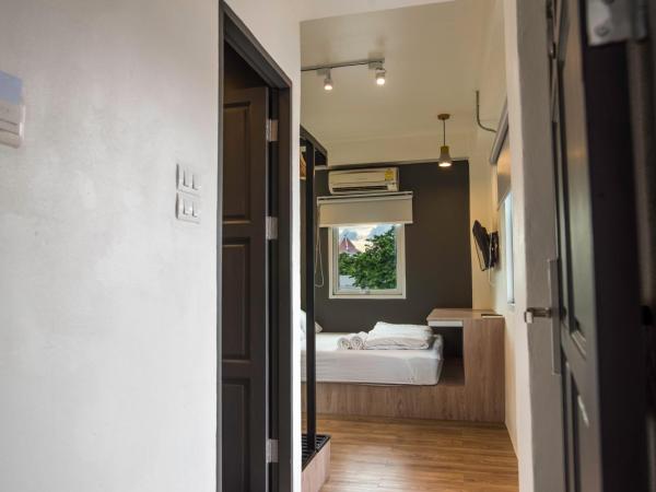Jam Hostel Bangkok : photo 3 de la chambre chambre double avec balcon