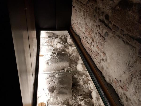 Arena Luxury Suite : photo 9 de la chambre chambre double ou lits jumeaux supérieure avec vue sur ville