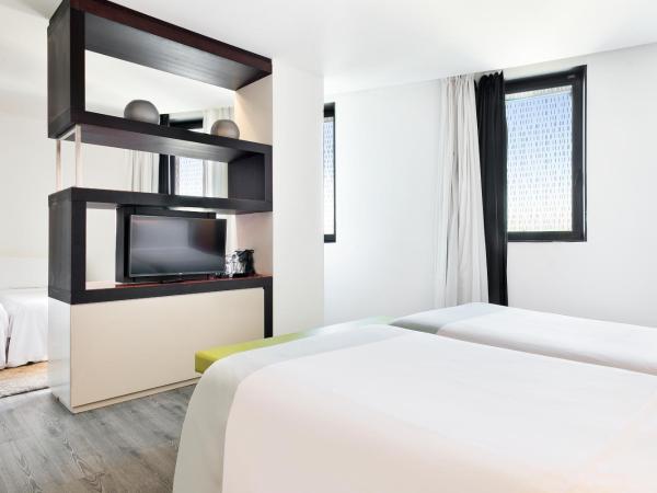 Hotel Barcelona Condal Mar Affiliated by Meliá : photo 2 de la chambre chambre quadruple