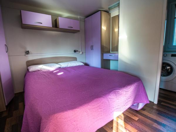 Camping Media Mobile Homes in Brioni Sunny Camping : photo 6 de la chambre mobile home 2 chambres prestige supérieur avec terrasse