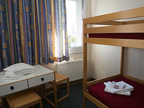 CVJM Jugendgästehaus Berlin : photo 4 de la chambre chambre quadruple avec salle de bains privative