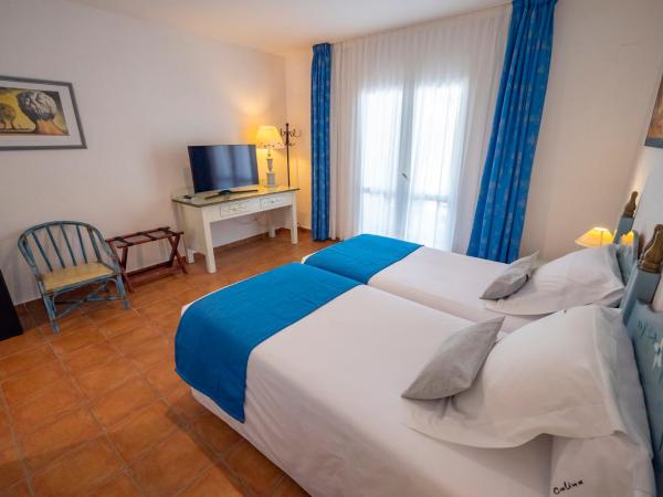 Hotel Calina : photo 5 de la chambre chambre double - vue partielle sur mer.