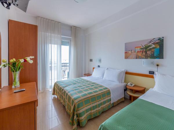 Hotel Sultano : photo 4 de la chambre chambre triple avec balcon