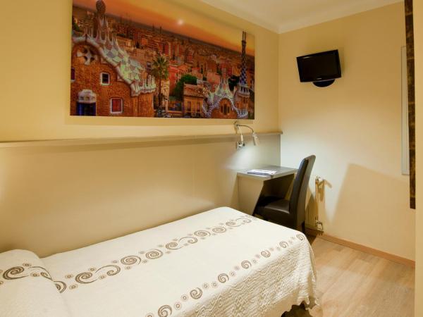 Hostal Barcelona : photo 7 de la chambre chambre simple avec salle de bains privative