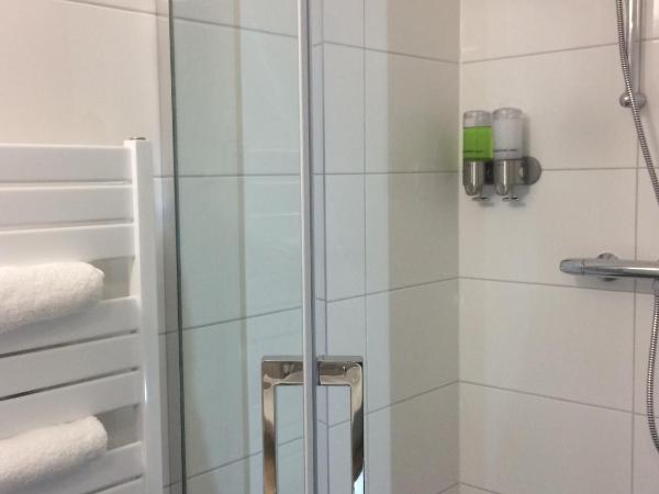 Haarlem 49 : photo 6 de la chambre chambre lits jumeaux avec salle de bains privative