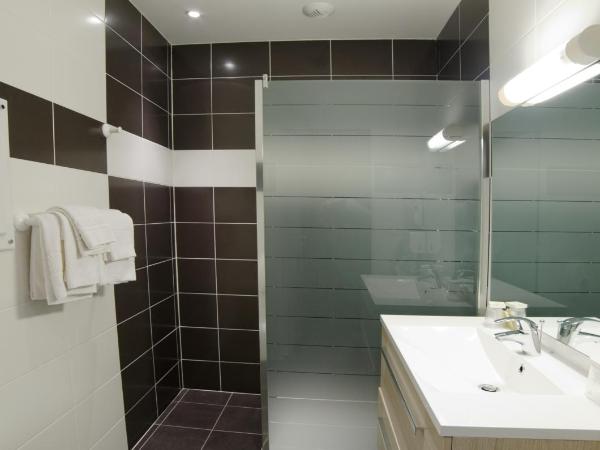 Logis - Le Christina : photo 2 de la chambre chambre double confort