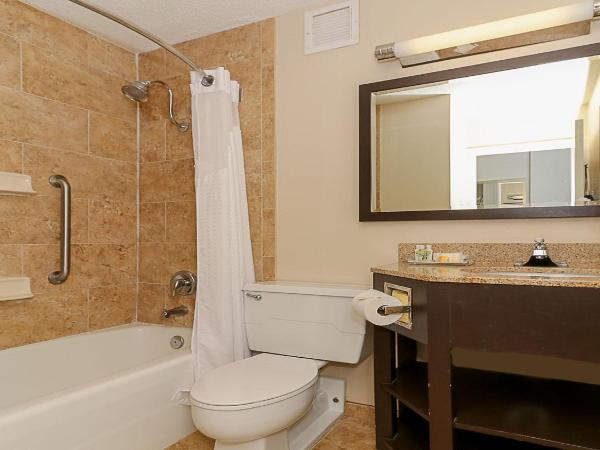 Holiday Inn Resort Oceanfront at Surfside Beach, an IHG Hotel : photo 1 de la chambre chambre standard avec 2 lits queen-size