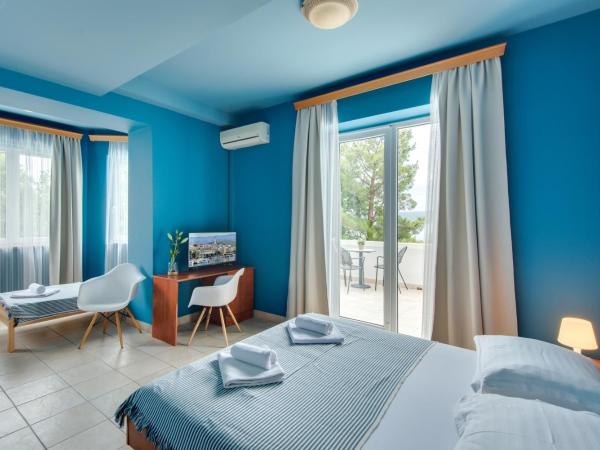 B&B Galija : photo 4 de la chambre chambre triple avec terrasse - vue sur mer