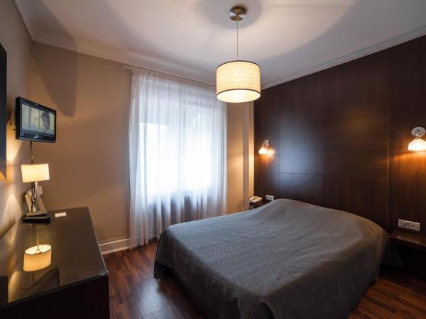 Hôtel De La Paix : photo 2 de la chambre chambre double - côté village