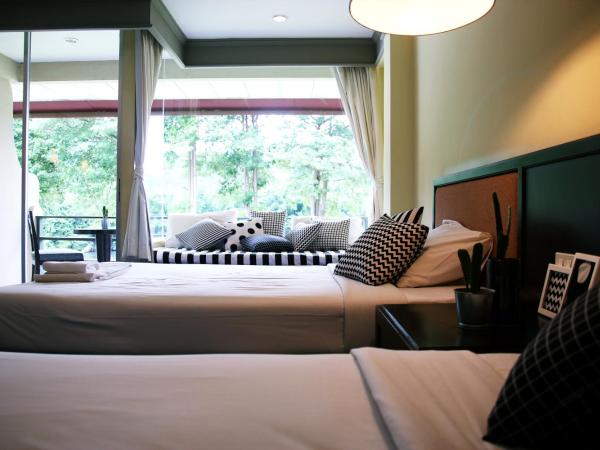 Aekpailin River Kwai Resort : photo 2 de la chambre chambre lits jumeaux supérieure avec vue sur la rivière