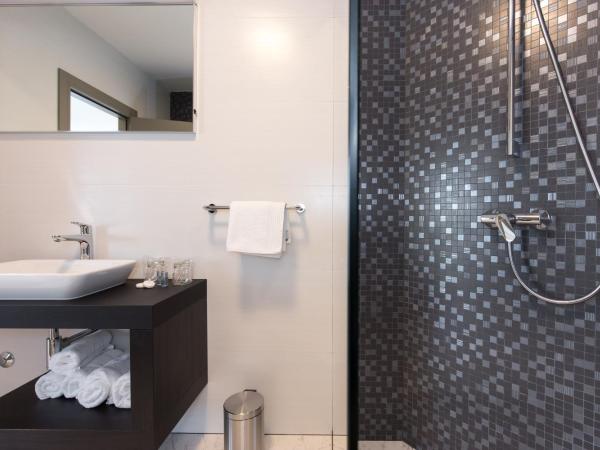 Pansion Leggero : photo 8 de la chambre chambre double de luxe avec balcon - vue sur ville