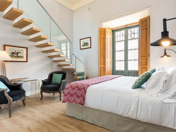 Palacio Bucarelli : photo 5 de la chambre penthouse avec terrasse et petite piscine