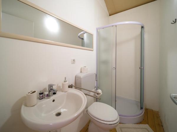 Krk glamping village : photo 6 de la chambre tente avec piscine