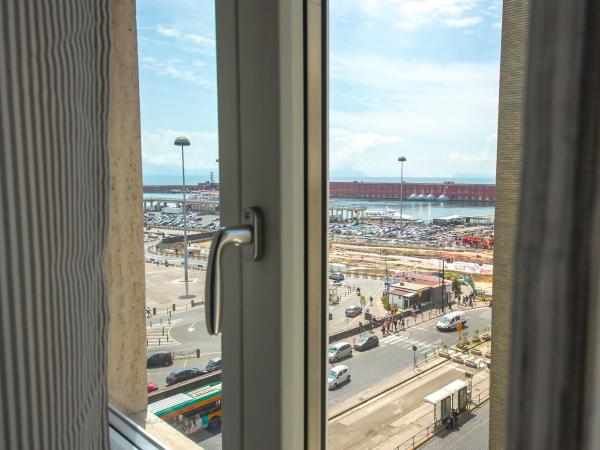 Napoli Great View B&B : photo 10 de la chambre chambre double deluxe avec balcon - vue sur mer