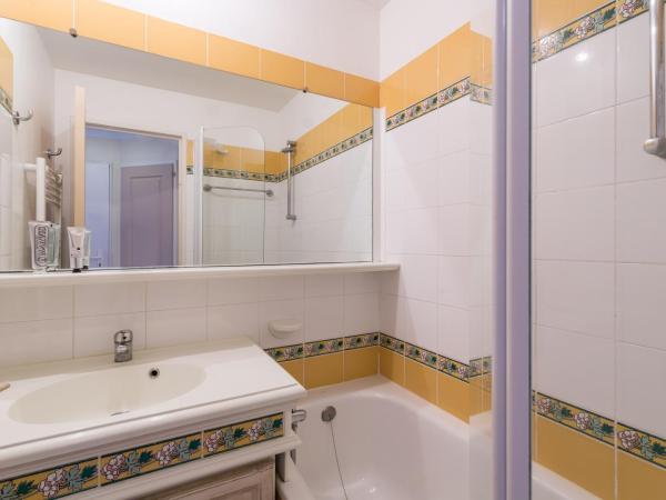 Résidence Pierre & Vacances Les Restanques du Golfe de Saint-Tropez : photo 5 de la chambre appartement 1 chambre avec terrasse ou balcon (4 personnes)