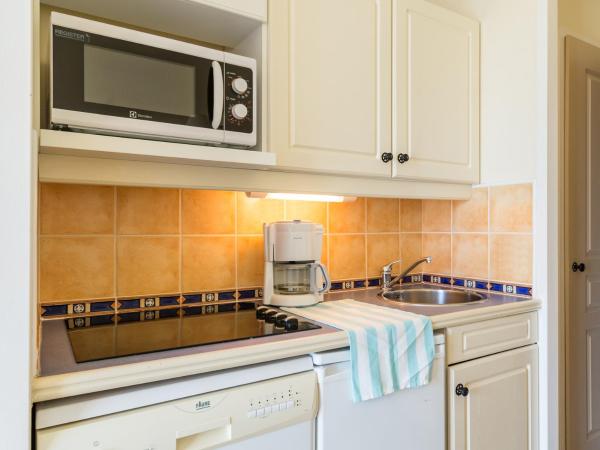 Résidence Pierre & Vacances Les Restanques du Golfe de Saint-Tropez : photo 4 de la chambre appartement 1 chambre avec terrasse ou balcon (4 personnes)