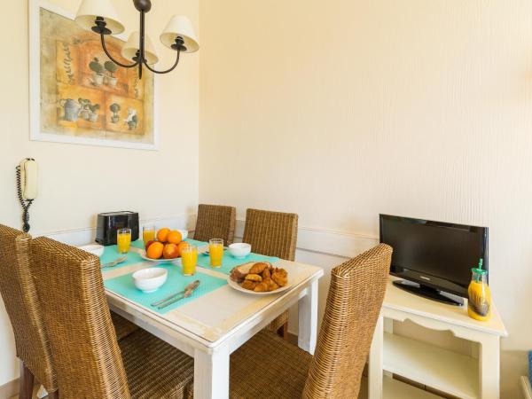Résidence Pierre & Vacances Les Restanques du Golfe de Saint-Tropez : photo 3 de la chambre appartement 1 chambre avec terrasse ou balcon (4 personnes)