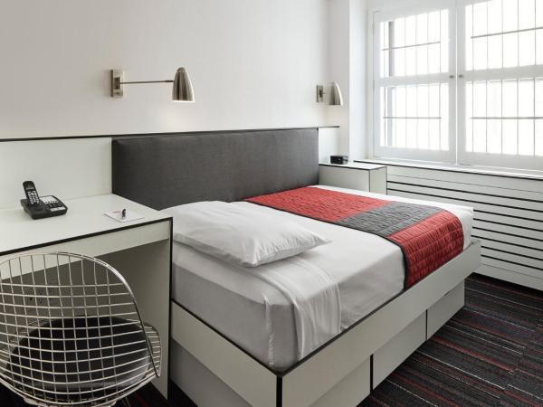 Pod 51 : photo 1 de la chambre chambre simple avec salle de bains commune