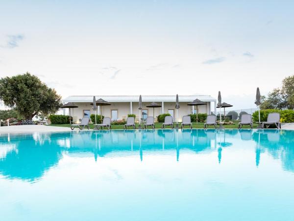 Addauro Resort : photo 4 de la chambre chambre double ou lits jumeaux deluxe - vue sur piscine