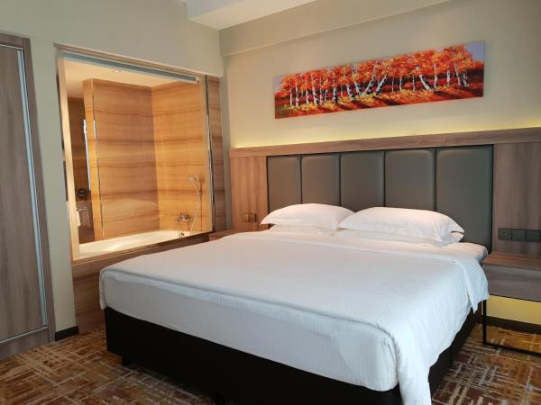 KSL Hot Spring Resort : photo 3 de la chambre premier deluxe king with bathtub