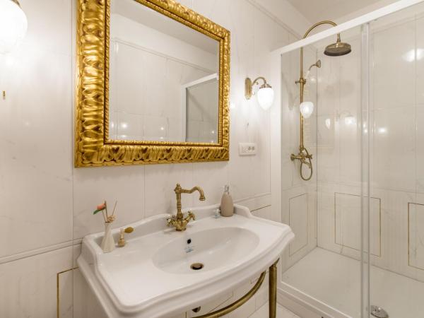 Central Square Heritage Hotel : photo 2 de la chambre chambre lit king-size deluxe - vue sur ville