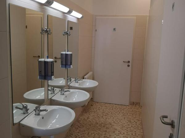 CH-Hostel : photo 5 de la chambre lit dans dortoir mixte de 4 lits