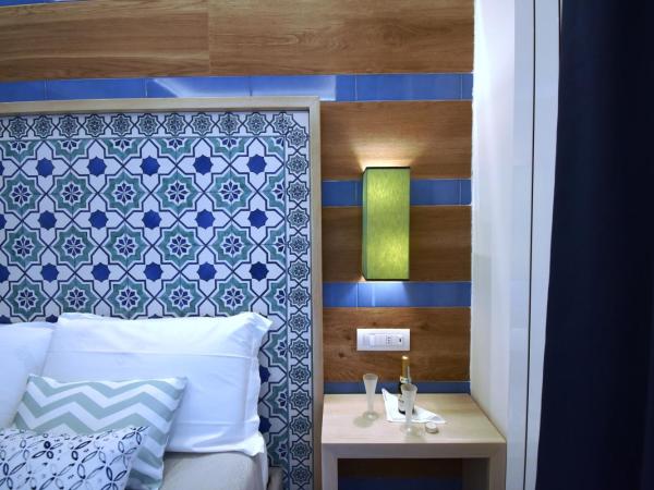 Melody Sorrento Suites : photo 6 de la chambre chambre double deluxe avec balcon