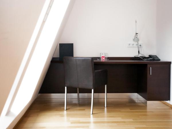 Hotel Schwarzer Bär : photo 10 de la chambre chambre double affaires