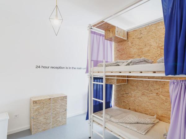 Avenue Hostel : photo 3 de la chambre lit dans dortoir mixte de 4 lits avec salle de bains privée