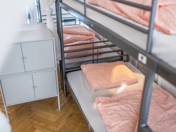 Avenue Hostel : photo 1 de la chambre lit dans dortoir mixte de 6 lits superposés standard