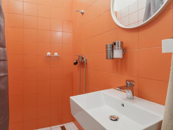 Avenue Hostel : photo 6 de la chambre lit dans dortoir pour femmes de 8 lits avec salle de bains privative