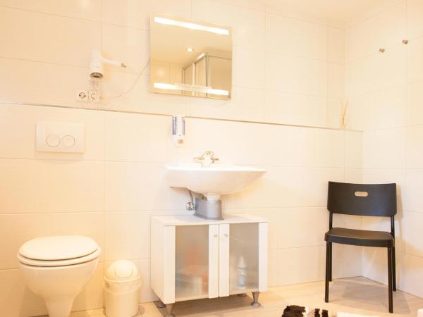 Pension Klingenstr. 23 : photo 6 de la chambre chambre simple avec salle de bains commune