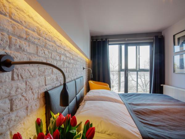 Hotel Czarna Róża : photo 1 de la chambre chambre double deluxe - vue sur rivière