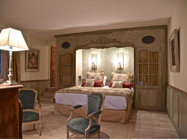 Villa Hautvallon : photo 7 de la chambre chambre lit king-size - vue sur jardin