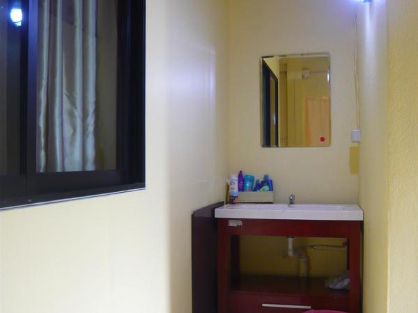 168 Chiangmai Guesthouse : photo 3 de la chambre petite chambre double