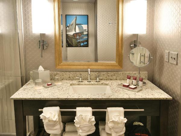 The Guest House at Graceland : photo 5 de la chambre chambre lit king-size