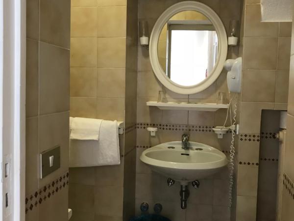 Hotel Villa Antonio : photo 2 de la chambre petite chambre simple