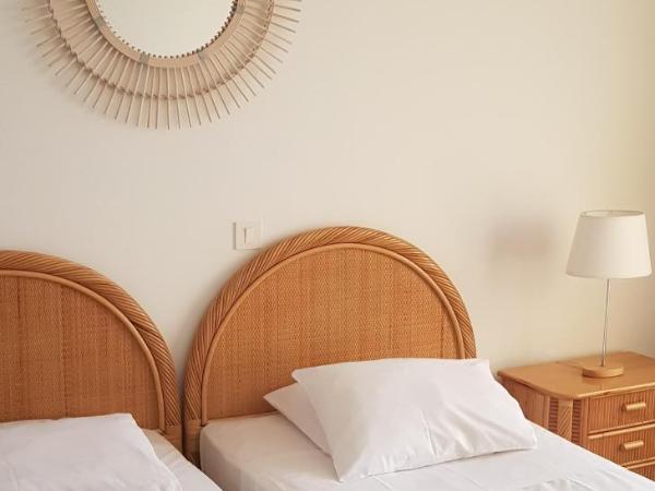 Hotel Le Tilbury : photo 2 de la chambre chambre double ou lits jumeaux - vue sur piscine