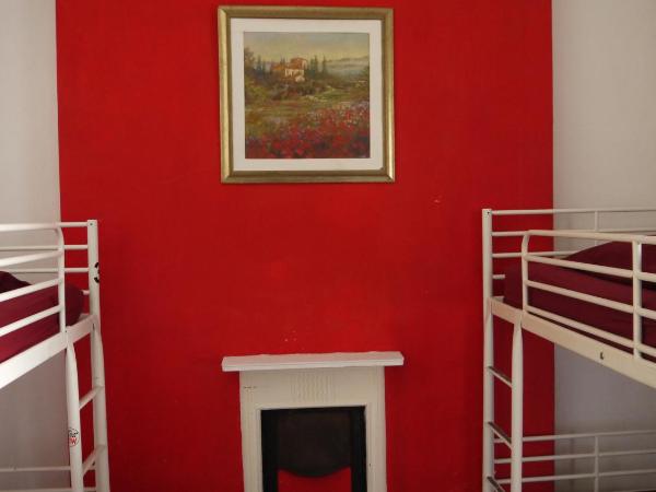 Embassie Backpackers : photo 4 de la chambre chambre familiale (4 personnes)