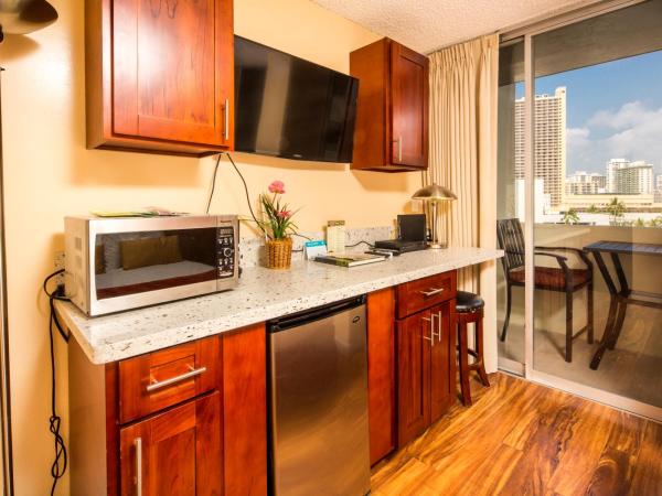 Castle at Waikīkī Grand : photo 3 de la chambre chambre d’hôtel - vue sur ville