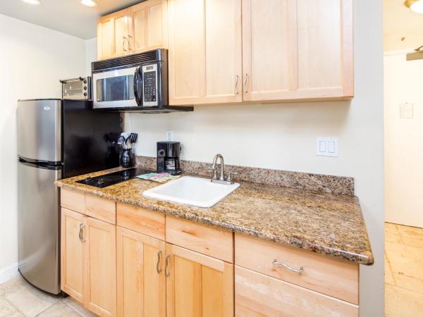 Castle at Waikīkī Grand : photo 3 de la chambre studio avec kitchenette - vue sur la ville