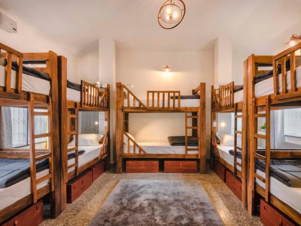 Zostel Bangalore- Indiranagar : photo 2 de la chambre lit dans dortoir mixte de 10 lits