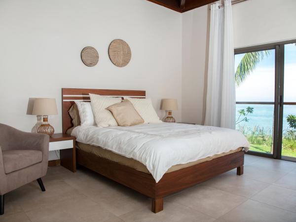 Les 2 canons : photo 2 de la chambre hébergement supérieur - vue sur mer