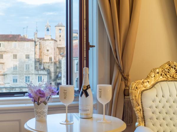 Central Square Heritage Hotel : photo 3 de la chambre chambre lit king-size supérieure - vue sur ville